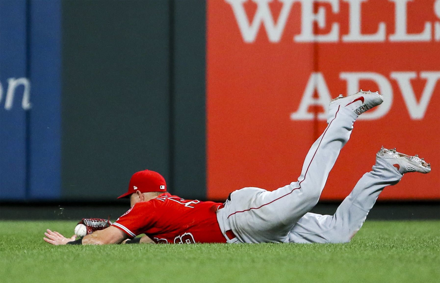 Cardinals close out Angels series